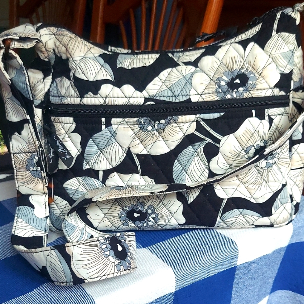 Vera BRADLEY Floral Black and White Shoulder Bag and change Purse